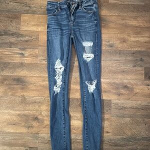 Light wash ripped american eagle skinny jeans